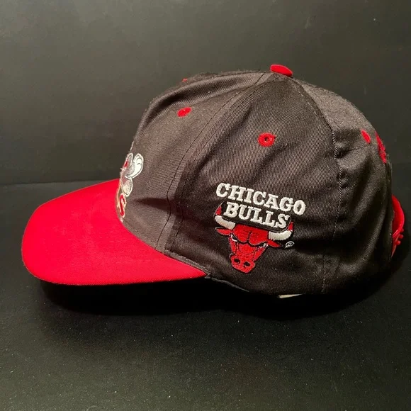 Chicago Bulls Bugs Bunny Logo SnapBack Cap - Picture 2 of 8